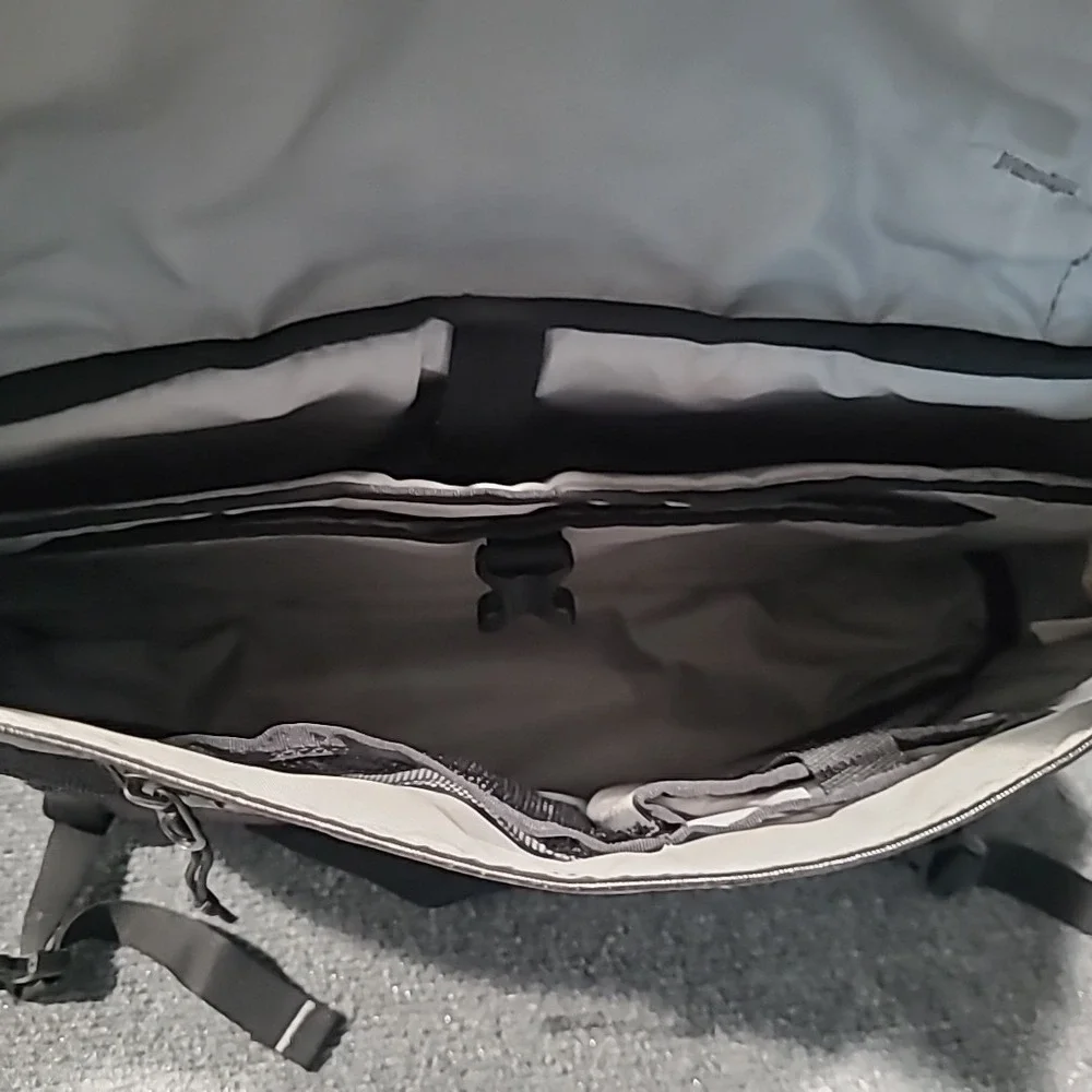 patagonia Black Hole‎ Messenger Bag Black  Limited Edition